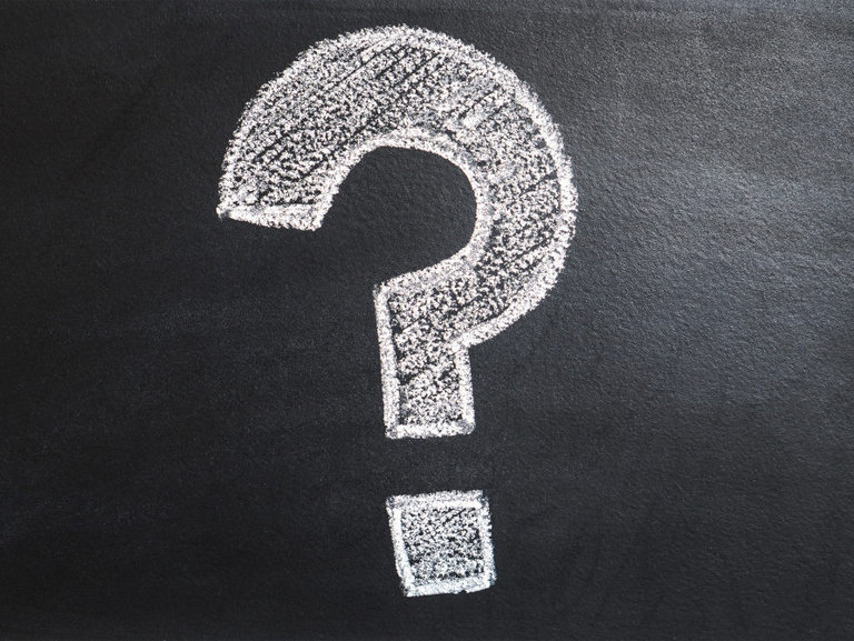 Ein Fragezeichen symbolisiert FAQ, frequently asked questions, englisch für häufig gestellte fragen.